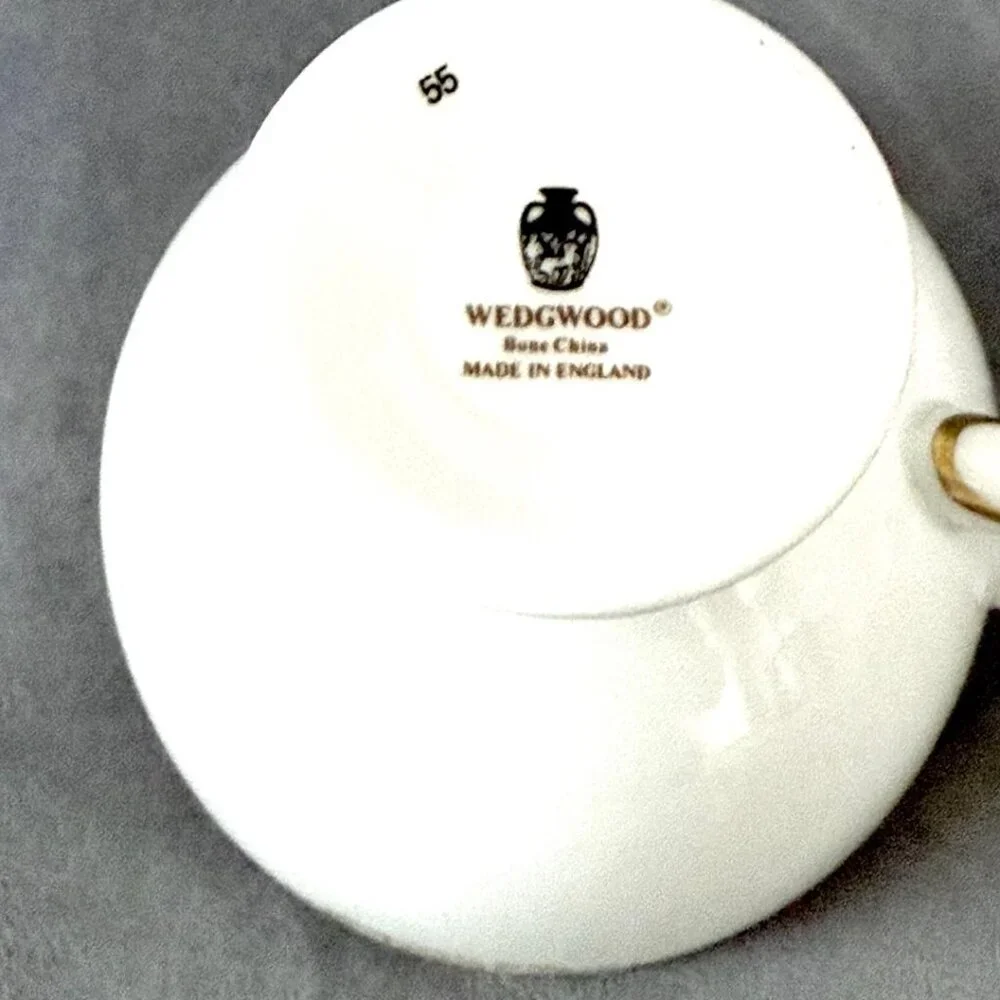 WEDGWOOD CAVENDISH pattern R4680 Cup and Saucer set Made in England Vintage - Picture 6 of 8